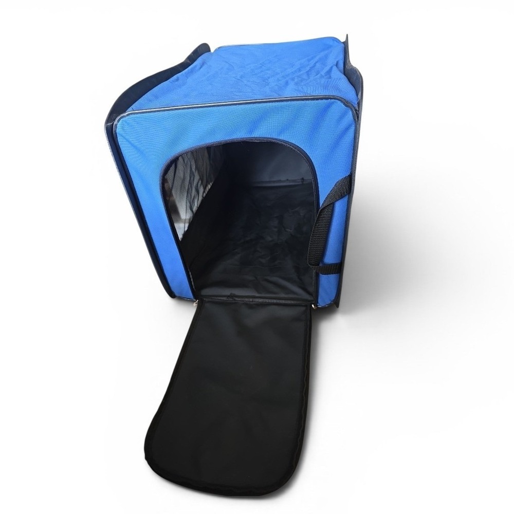 Fold flat pet handlers soft sided‎ crate in size Medium 21" x 15" x 13"